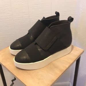 Black leather sneaker boot Gel by Coclico